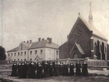 Obraz zawierajcy na wolnym powietrzu, niebo, budynek, dom  Opis wygenerowany automatycznie